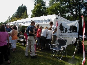 Am Stand der Peilgruppe Neandertal